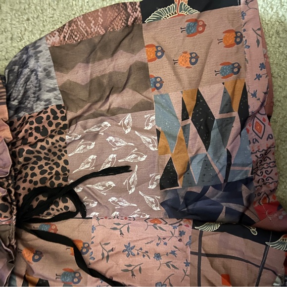 Women’s Ruffled Patchwork Shorts - Picture 3 of 3